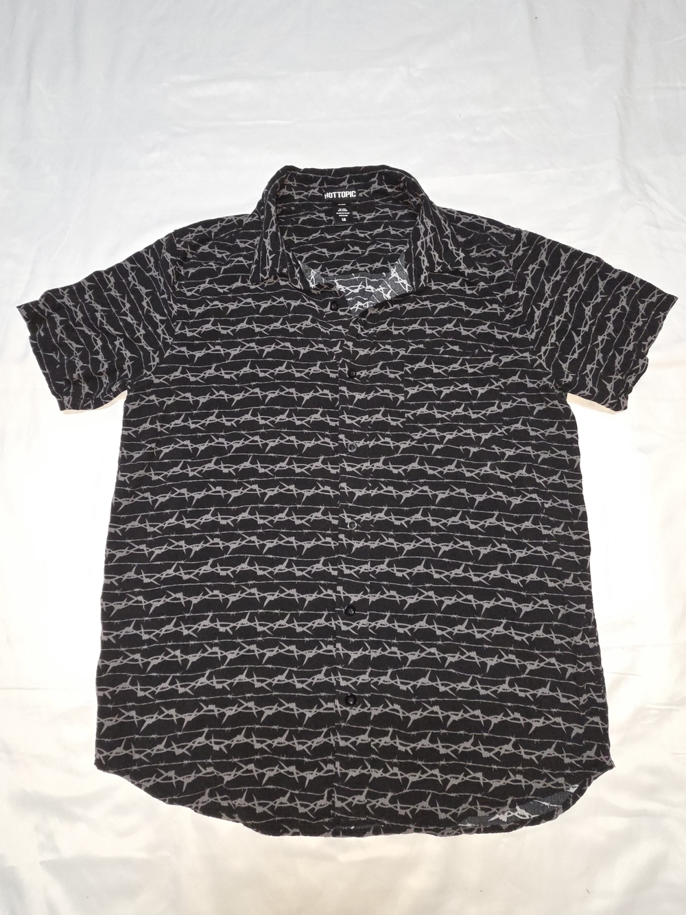 Hot Topic Black Short-Sleeve Button-Down Shirt with Gray Barbed Wire Print